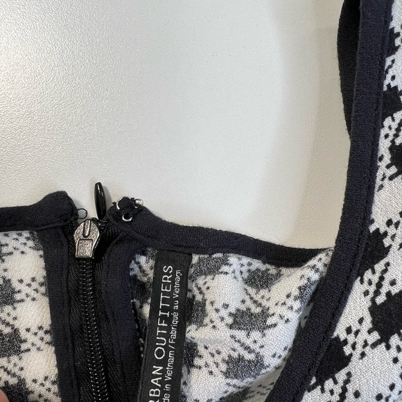 Urban Outfitters Daisy Floral Mini Dress Size Medium - Picture 13 of 16